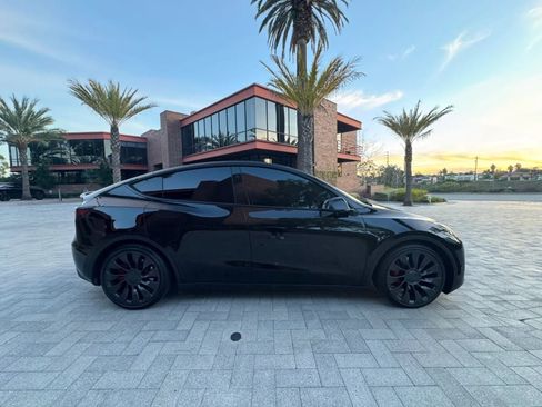 Used 2023 Tesla Model Y Performance AWD/4WD image 11