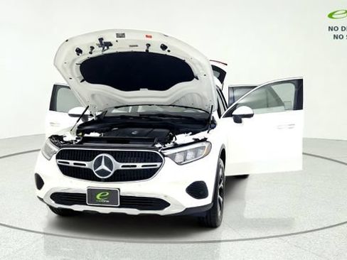 Used 2025 Mercedes-Benz GLC 350e 4MATIC image 13