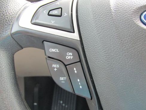 Used 2019 Ford Fusion SE FWD image 19