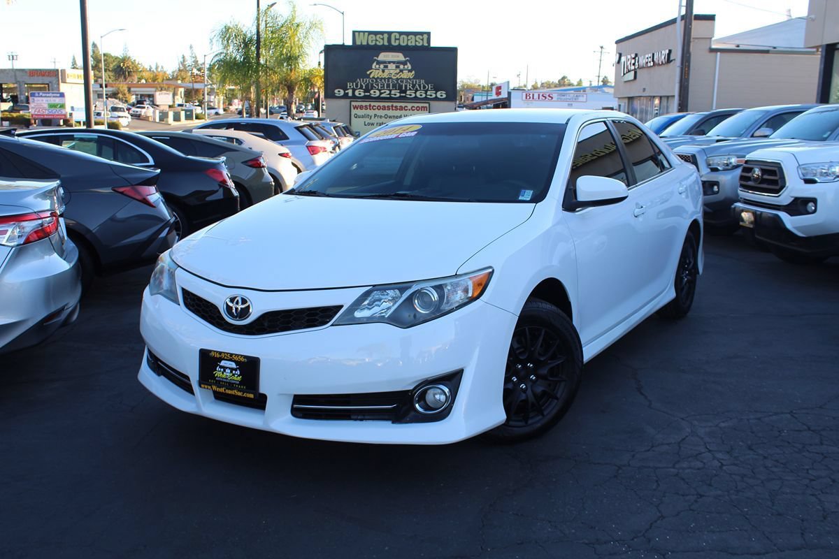 Used 2014 Toyota Camry SE FWD image 35