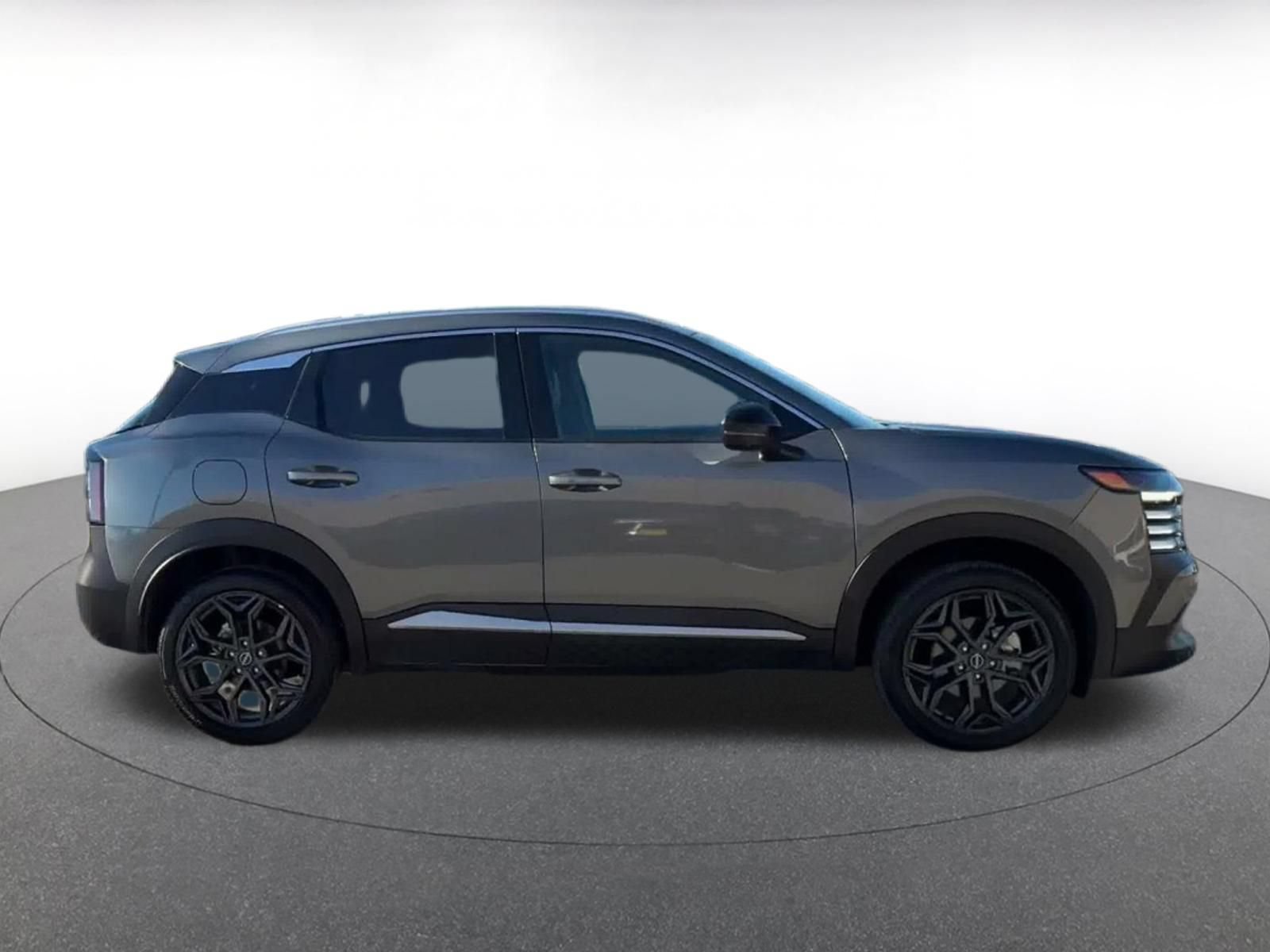 Used 2026 Nissan Kicks SR FWD image 15