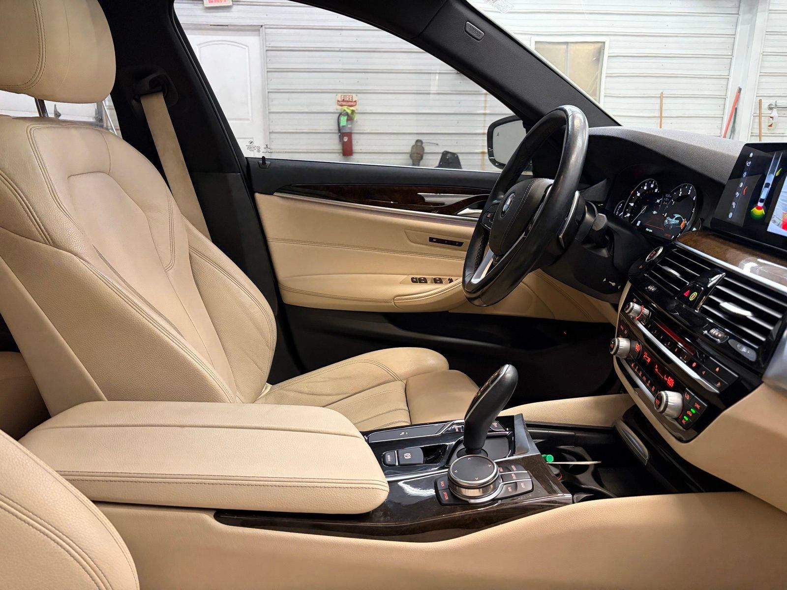 Used 2018 BMW 530i xDrive AWD/4WD image 28