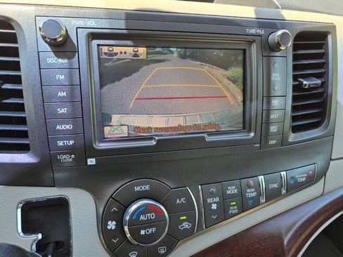 Used 2012 Toyota Sienna XLE w/ Premium Pkg FWD image 21