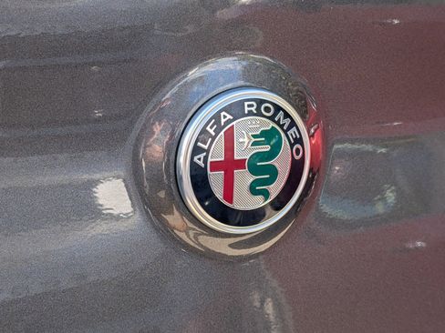 Used 2023 Alfa Romeo Stelvio Sprint image 15