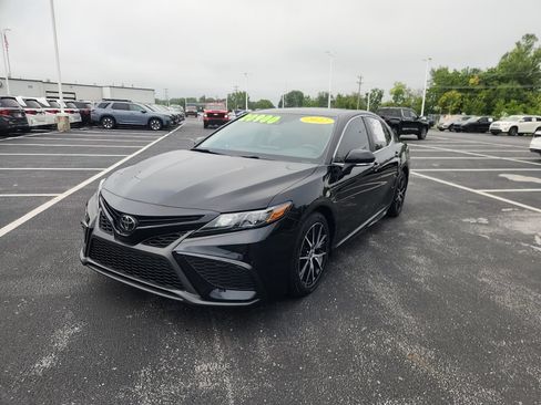 Used 2022 Toyota Camry SE w/ Audio Upgrade Package FWD image 4