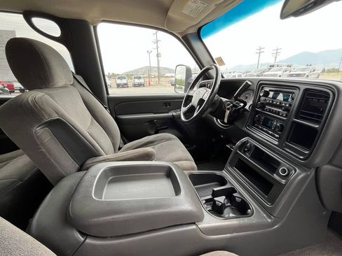Used 2006 Chevrolet Silverado 2500 LS AWD/4WD image 21
