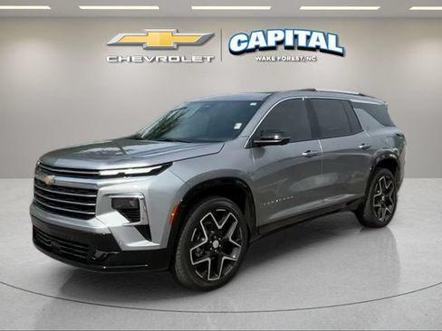 Used 2026 Chevrolet Traverse High Country FWD image 1
