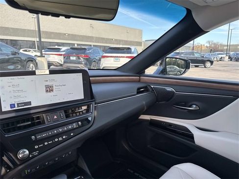 New 2025 Lexus ES 350 Ultra Luxury image 27