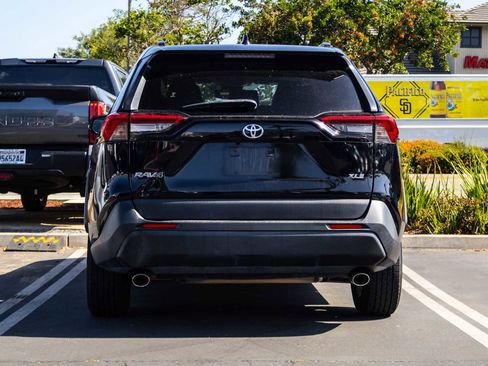 Used 2019 Toyota RAV4 XLE w/ Convenience Package FWD image 5