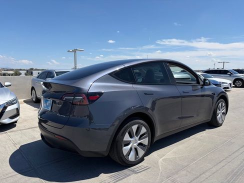 Used 2023 Tesla Model Y Long Range AWD/4WD image 2