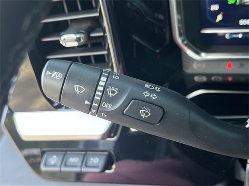 Used 2022 Chevrolet Silverado 1500 High Country w/ Technology Package image 24