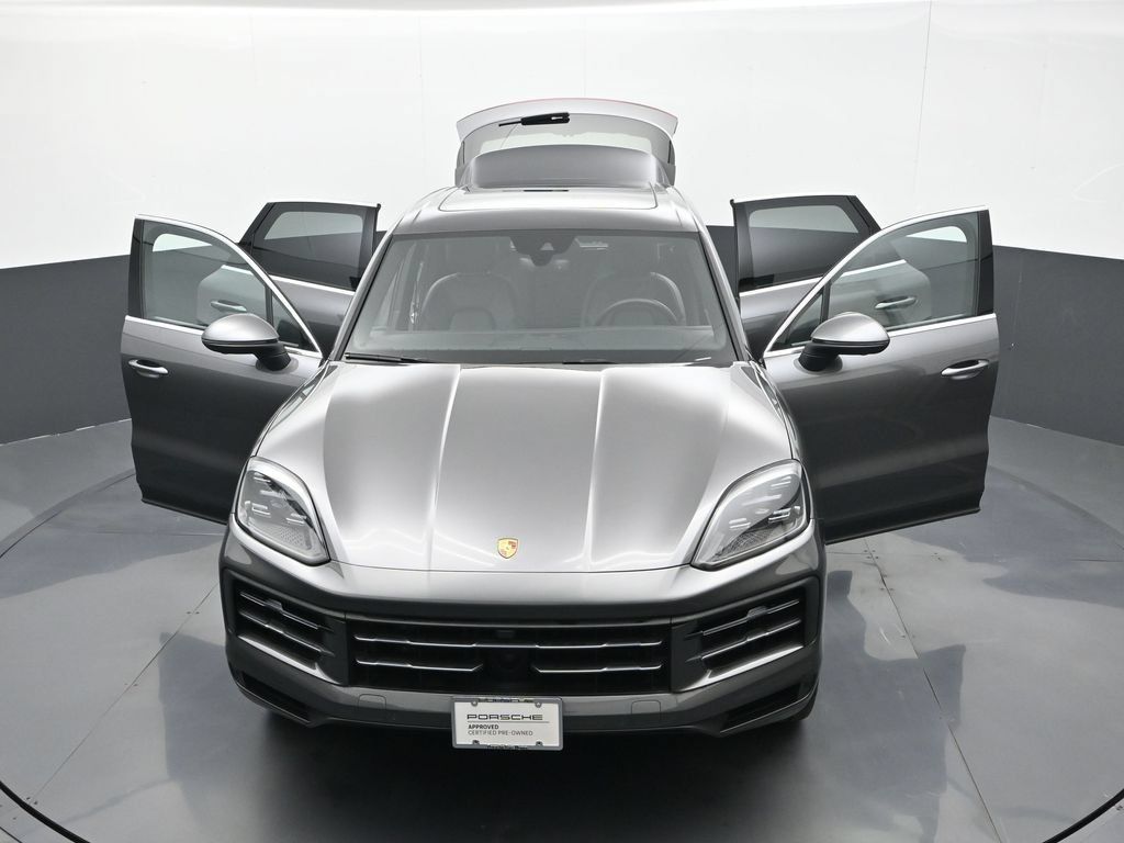 Certified 2024 Porsche Cayenne AWD/4WD image 31