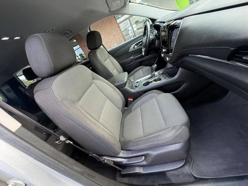 Used 2019 Chevrolet Traverse LT FWD image 25
