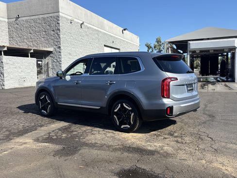Certified 2025 Kia Telluride S AWD/4WD image 4