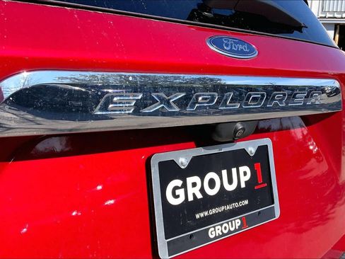 Used 2022 Ford Explorer XLT image 29