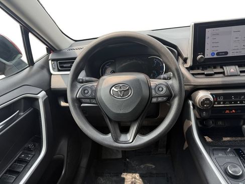 Used 2025 Toyota RAV4 XLE AWD/4WD image 12