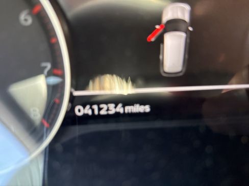 Used 2022 Mitsubishi Outlander SE image 3