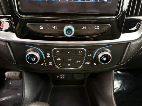 Used 2021 Chevrolet Traverse RS image 19