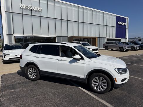 Used 2020 Volkswagen Tiguan S w/ 3rd Row Seat Package AWD/4WD image 3