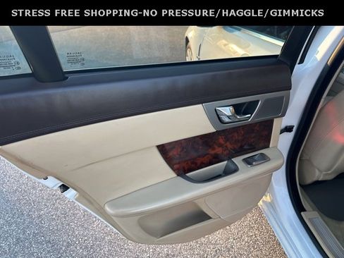 Used 2011 Jaguar XF Premium image 9
