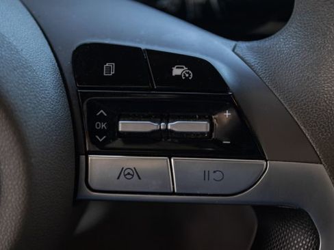 Used 2024 Hyundai Elantra SEL image 11