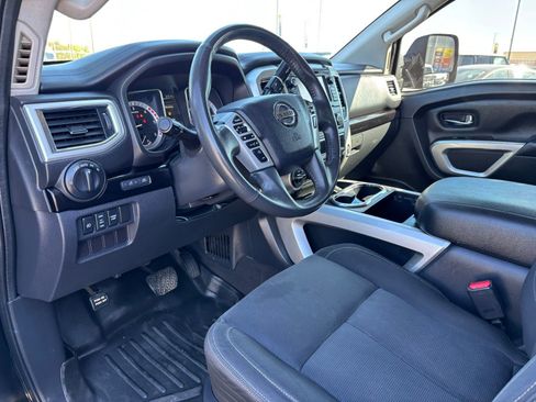 Used 2017 Nissan Titan SV AWD/4WD image 14