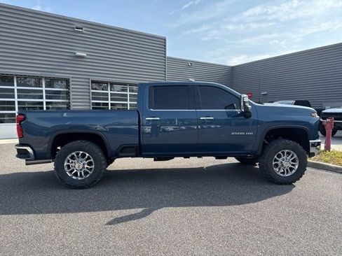 Used 2025 Chevrolet Silverado 2500 LTZ AWD/4WD image 4