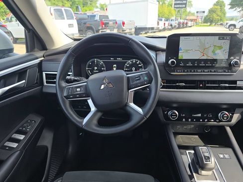 Used 2024 Mitsubishi Outlander SE AWD/4WD image 14