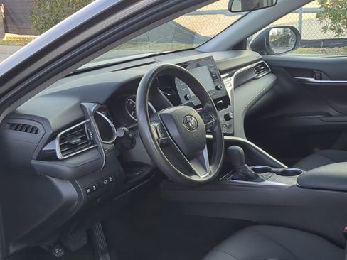 Used 2022 Toyota Camry LE image 10