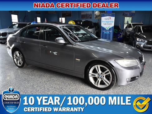 Used 2011 BMW 328i xDrive Sedan AWD/4WD image 1