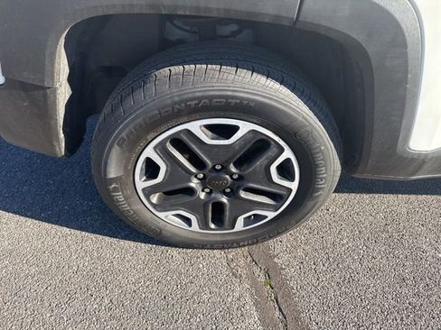 Used 2016 Jeep Renegade Trailhawk image 9