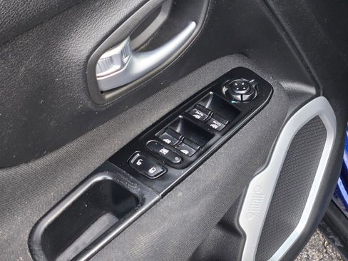 Used 2020 Jeep Renegade Latitude image 19