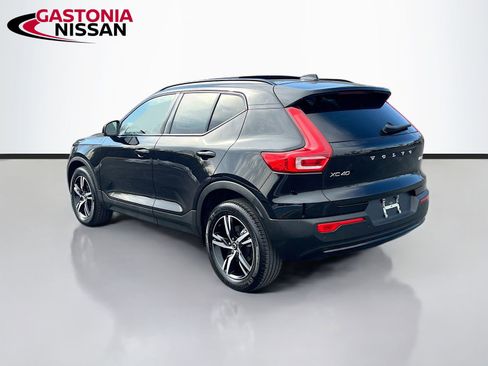 Used 2024 Volvo XC40 B5 Core image 6