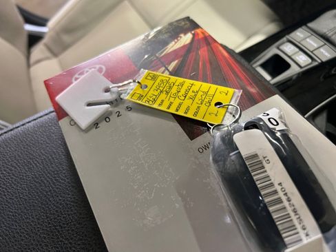 Used 2025 Toyota Camry XLE image 38