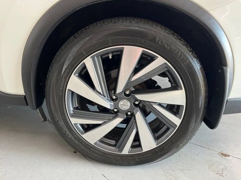Used 2015 Nissan Murano Platinum w/ Platinum Technology Package AWD/4WD image 16