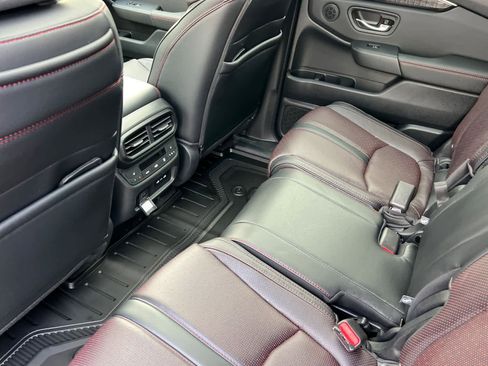 New 2025 Honda Pilot Black Edition image 4