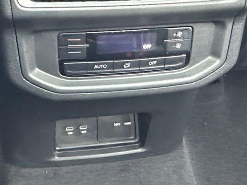 Used 2024 Volkswagen Atlas SE w/ Panoramic Sunroof Package image 24