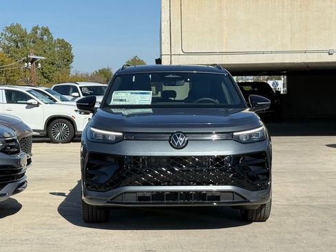 New 2026 Volkswagen Tiguan SE R-Line FWD image 5