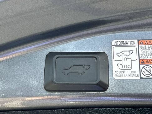 Used 2015 Toyota RAV4 Limited FWD image 11