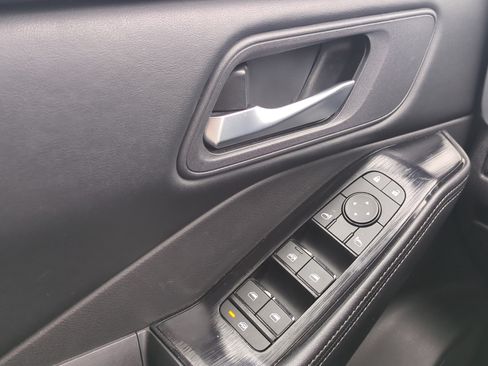 Used 2025 Nissan Rogue SV FWD image 19