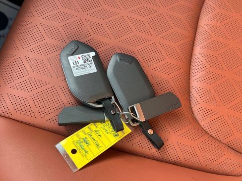 Used 2026 Kia Carnival SX w/ SX Dark Edition Package FWD image 20