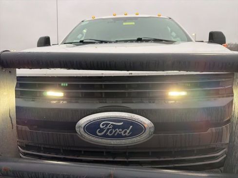 Used 2017 Ford F550 4x4 Crew Cab Super Duty image 14