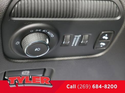 Used 2024 Jeep Wagoneer L Series II w/ Flexible Seating Group AWD/4WD image 22