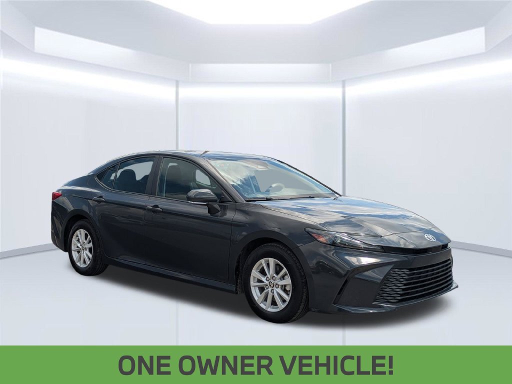 Used 2025 Toyota Camry SE FWD image 9