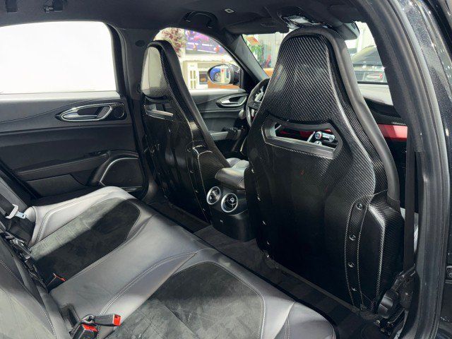 Used 2018 Alfa Romeo Giulia Quadrifoglio w/ Driver Assist Dynamic Package RWD image 60