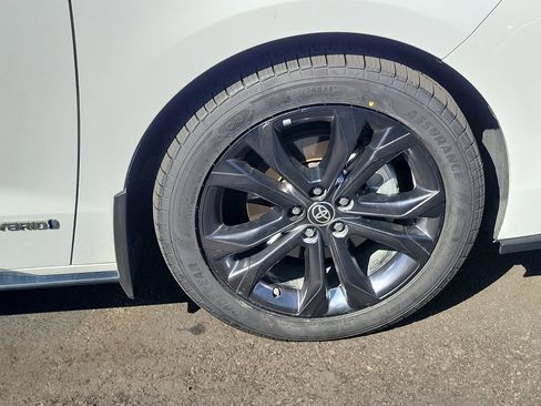 Used 2021 Toyota Sienna XSE w/ XSE Plus Package image 5