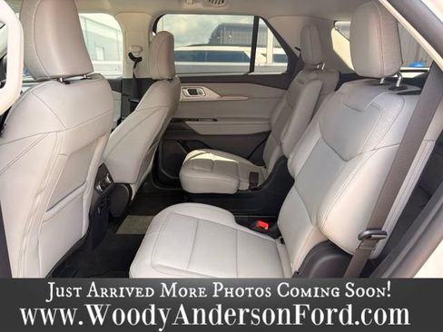 Used 2025 Ford Explorer Active w/ Active Comfort Package AWD/4WD image 9