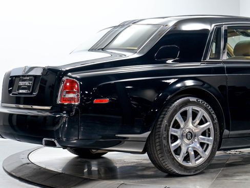 Used 2013 Rolls-Royce Phantom Sedan RWD image 19