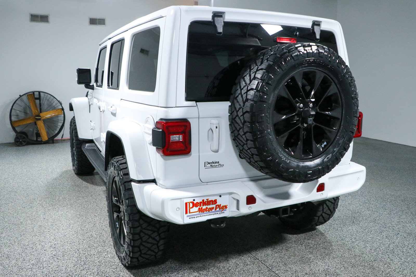Used 2023 Jeep Wrangler Unlimited Sahara AWD/4WD image 9
