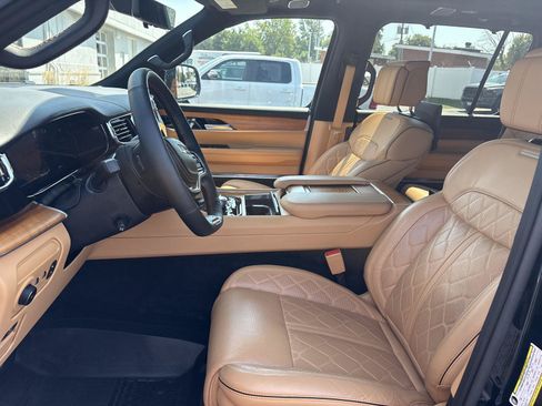 Used 2025 Jeep Grand Wagoneer L Series III w/ Rear Seat Video Group 1 AWD/4WD image 9